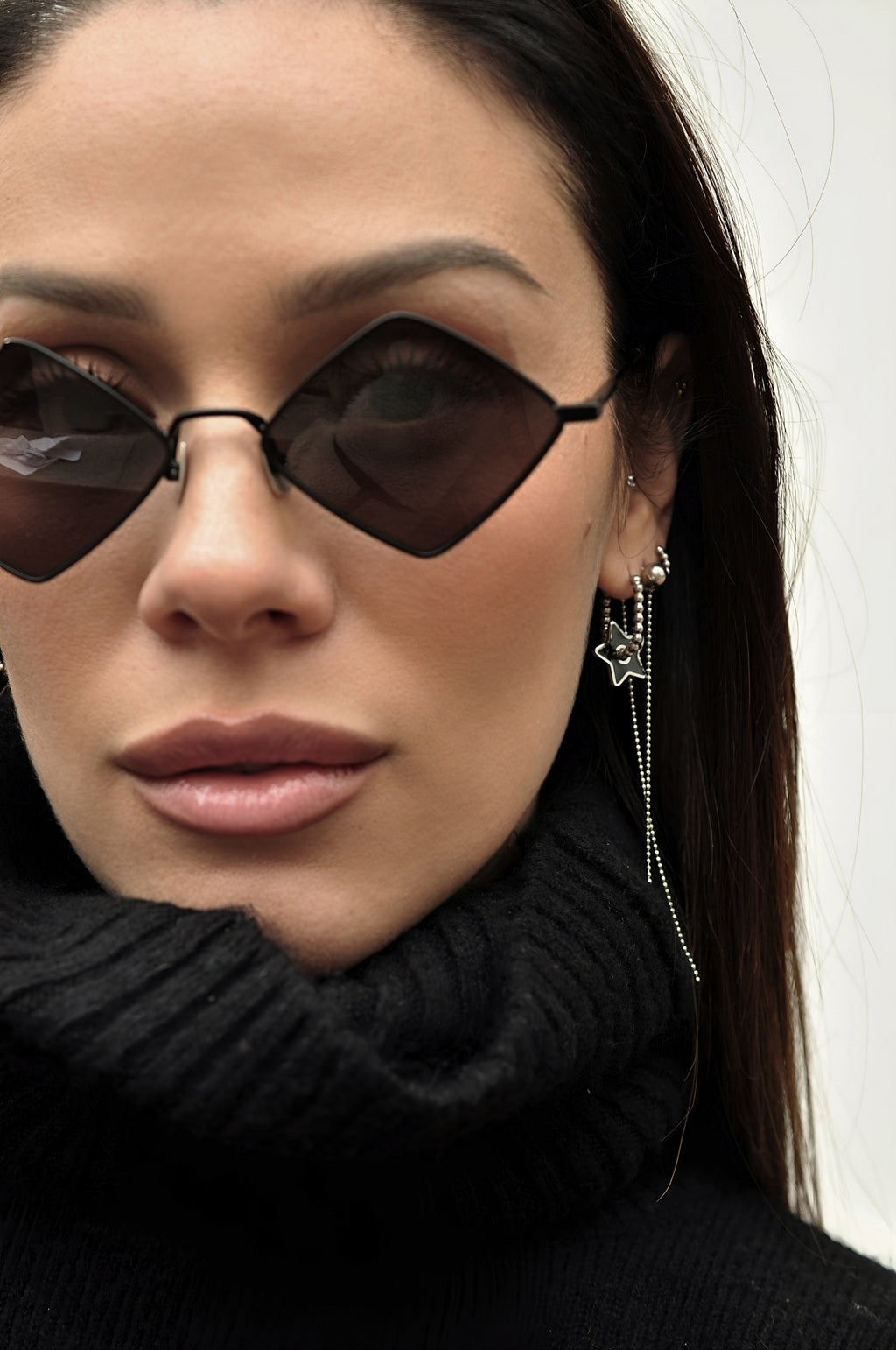 Ovale Creolen mit Tropfendesign „Black Star“ 