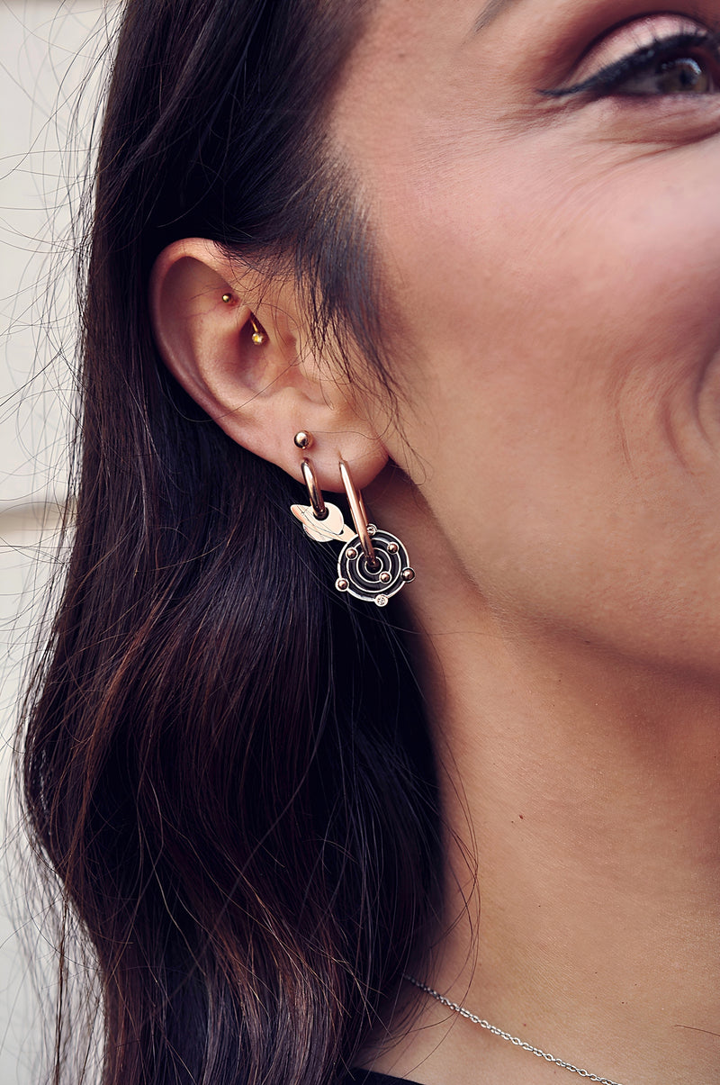 OUT OF SPACE oval hoops / OUT OF SPACE ovalni ringovi