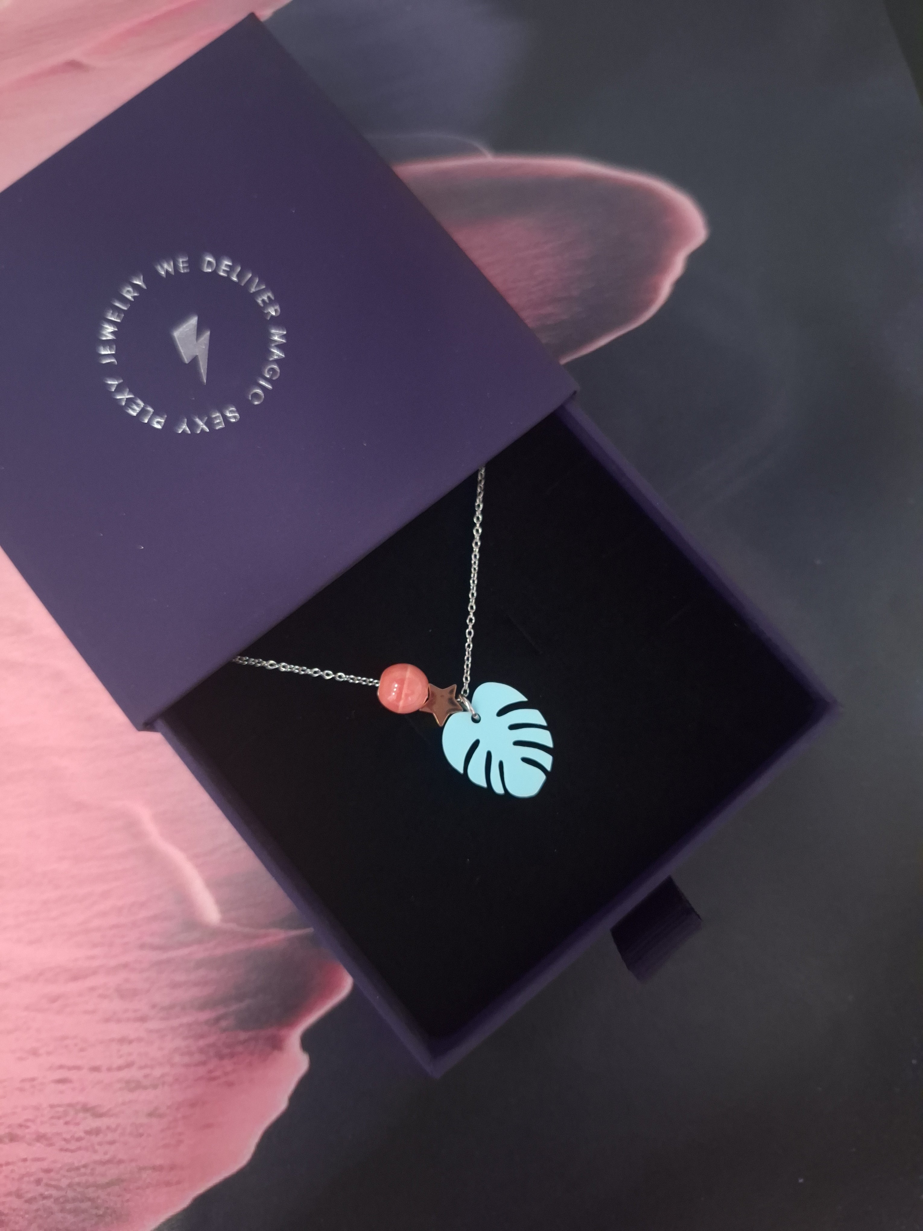 MONSTERA plexiglass necklace / MONSTERA pleksiglas ogrlica
