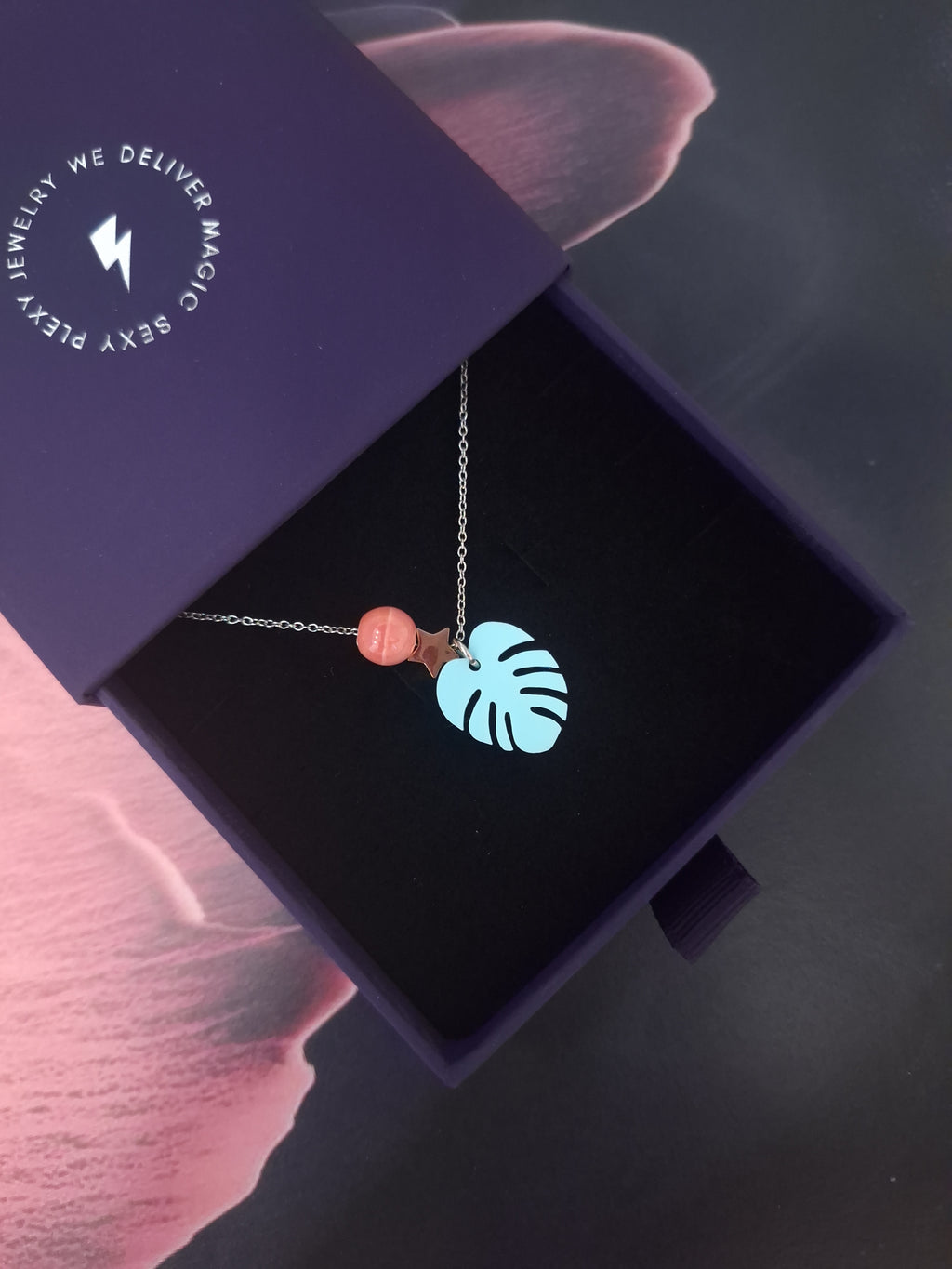 MONSTERA plexiglass necklace / MONSTERA pleksiglas ogrlica