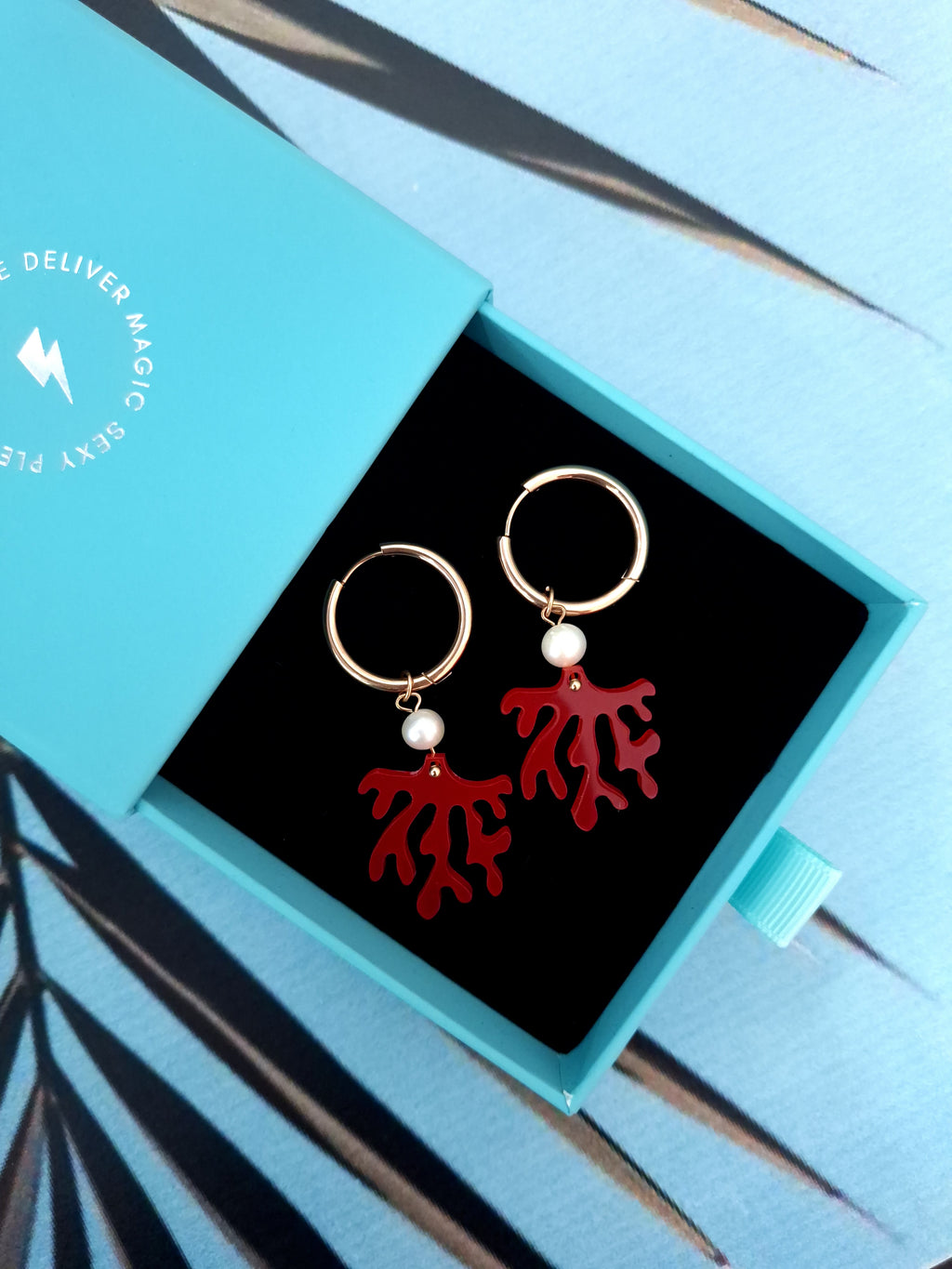 RED CORAL PEARL plexiglass earrings / RED CORAL PEARL pleksiglas naušnice