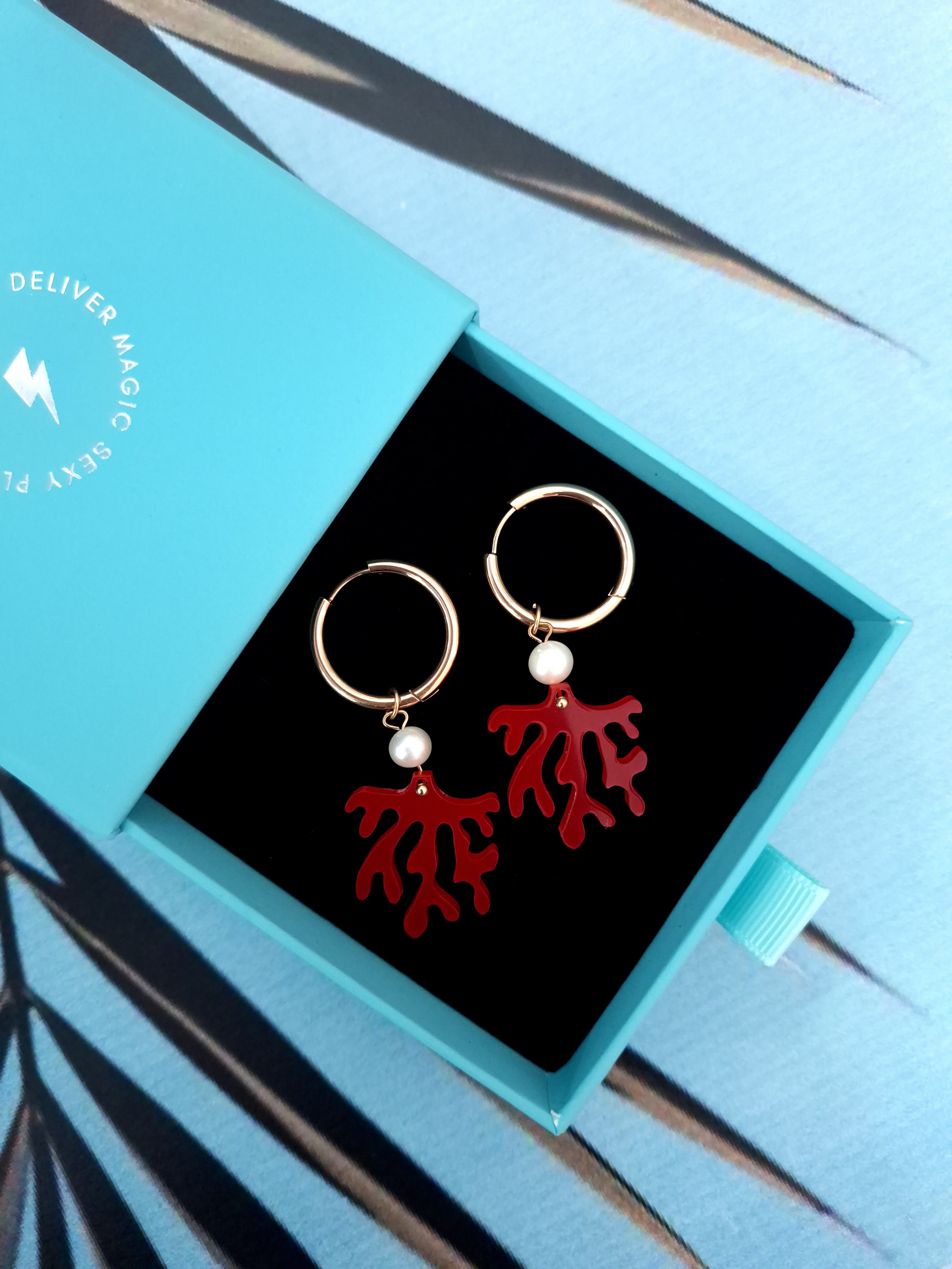 RED CORAL PEARL plexiglass earrings / RED CORAL PEARL pleksiglas naušnice