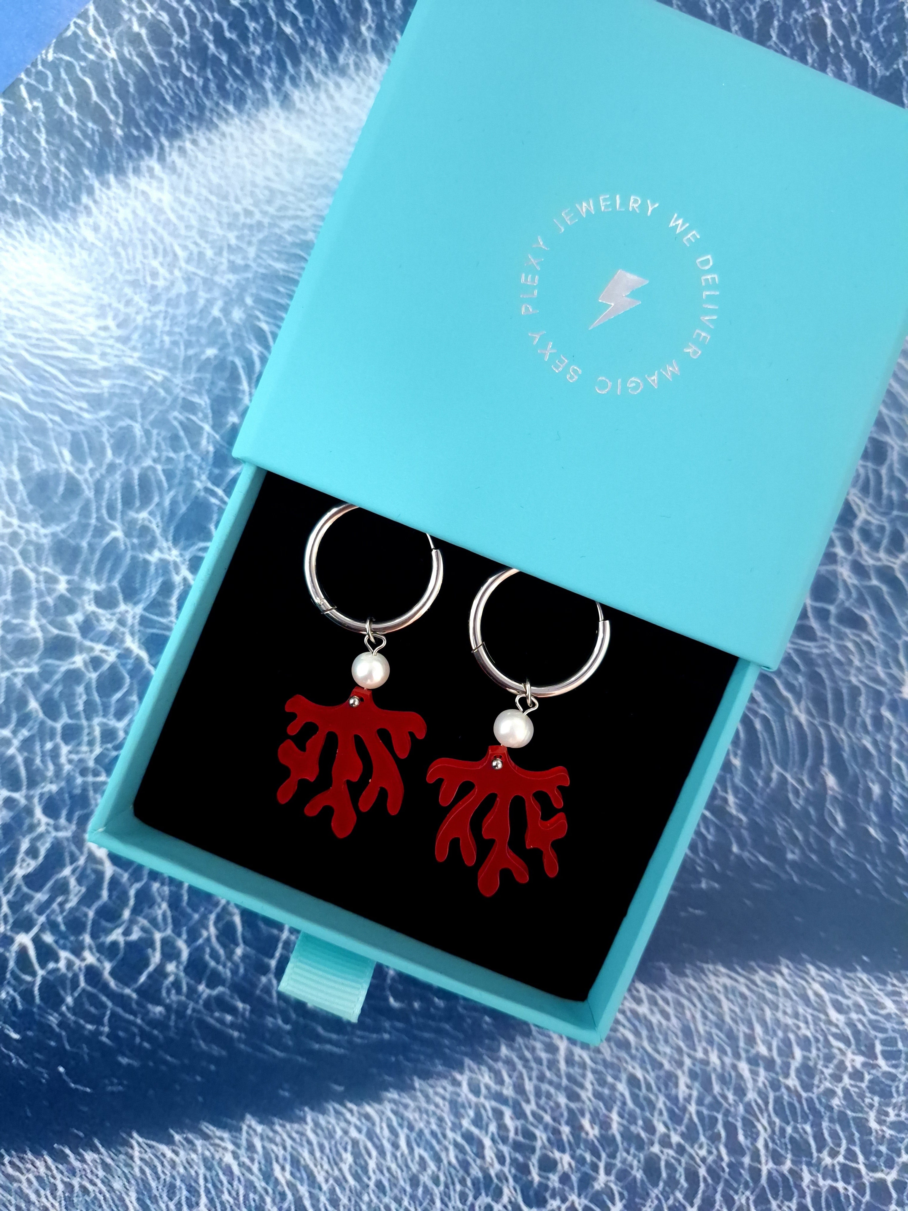 RED CORAL PEARL plexiglass earrings / RED CORAL PEARL pleksiglas naušnice