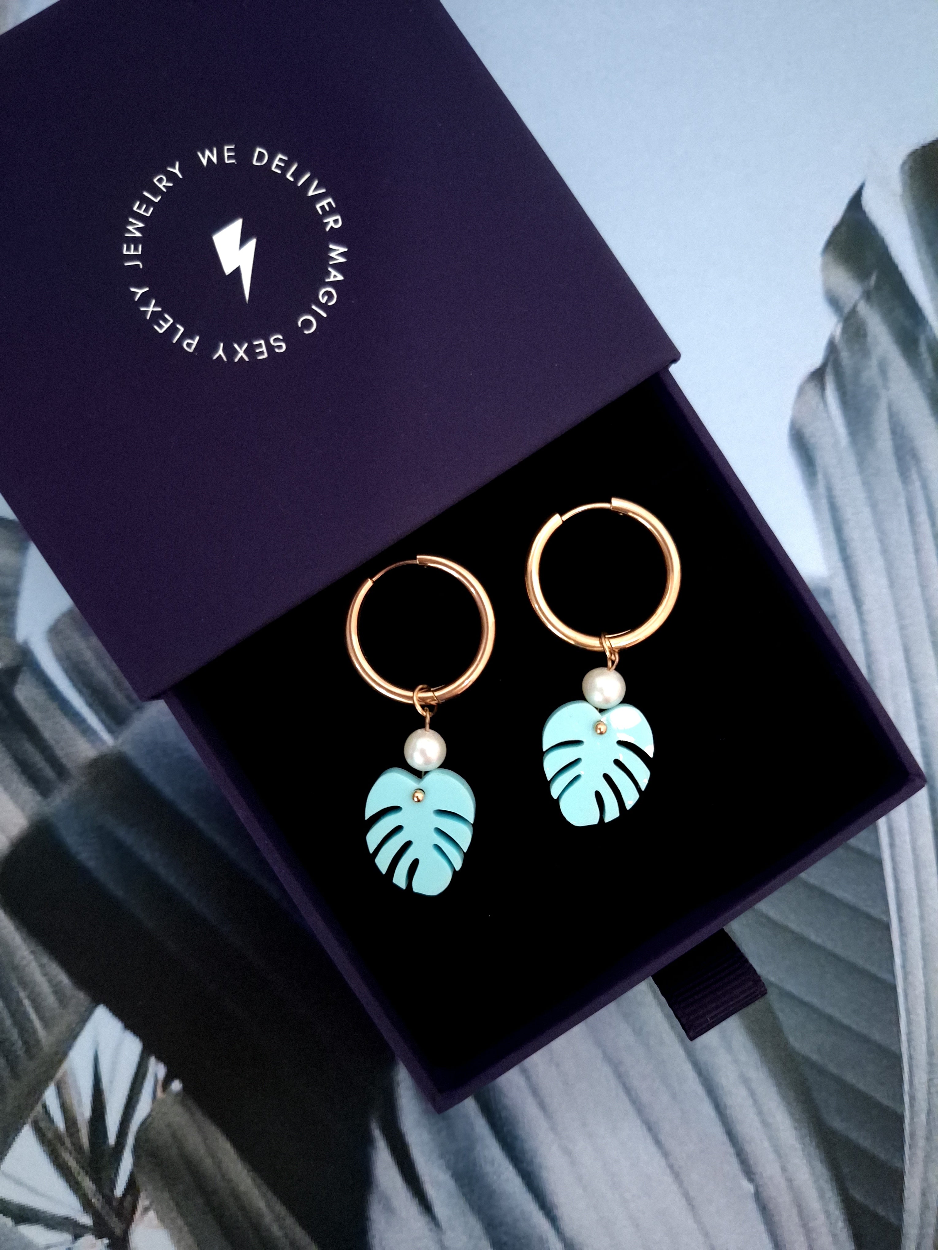 TURQUOISE MONSTERA PEARL plexiglass earrings / TURQUOISE MONSTERA PEARL pleksiglas naušnice