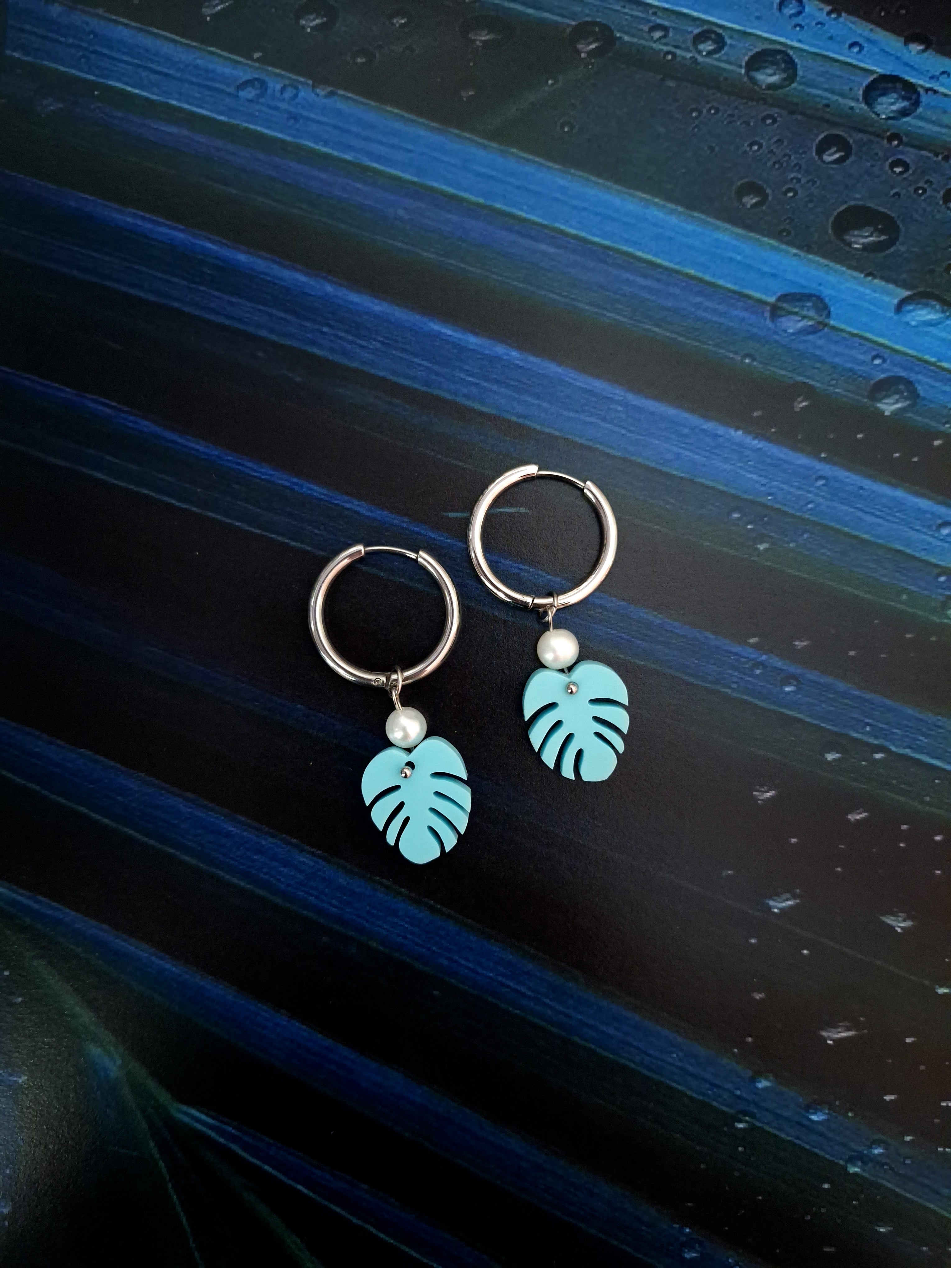 TURQUOISE MONSTERA PEARL plexiglass earrings / TURQUOISE MONSTERA PEARL pleksiglas naušnice