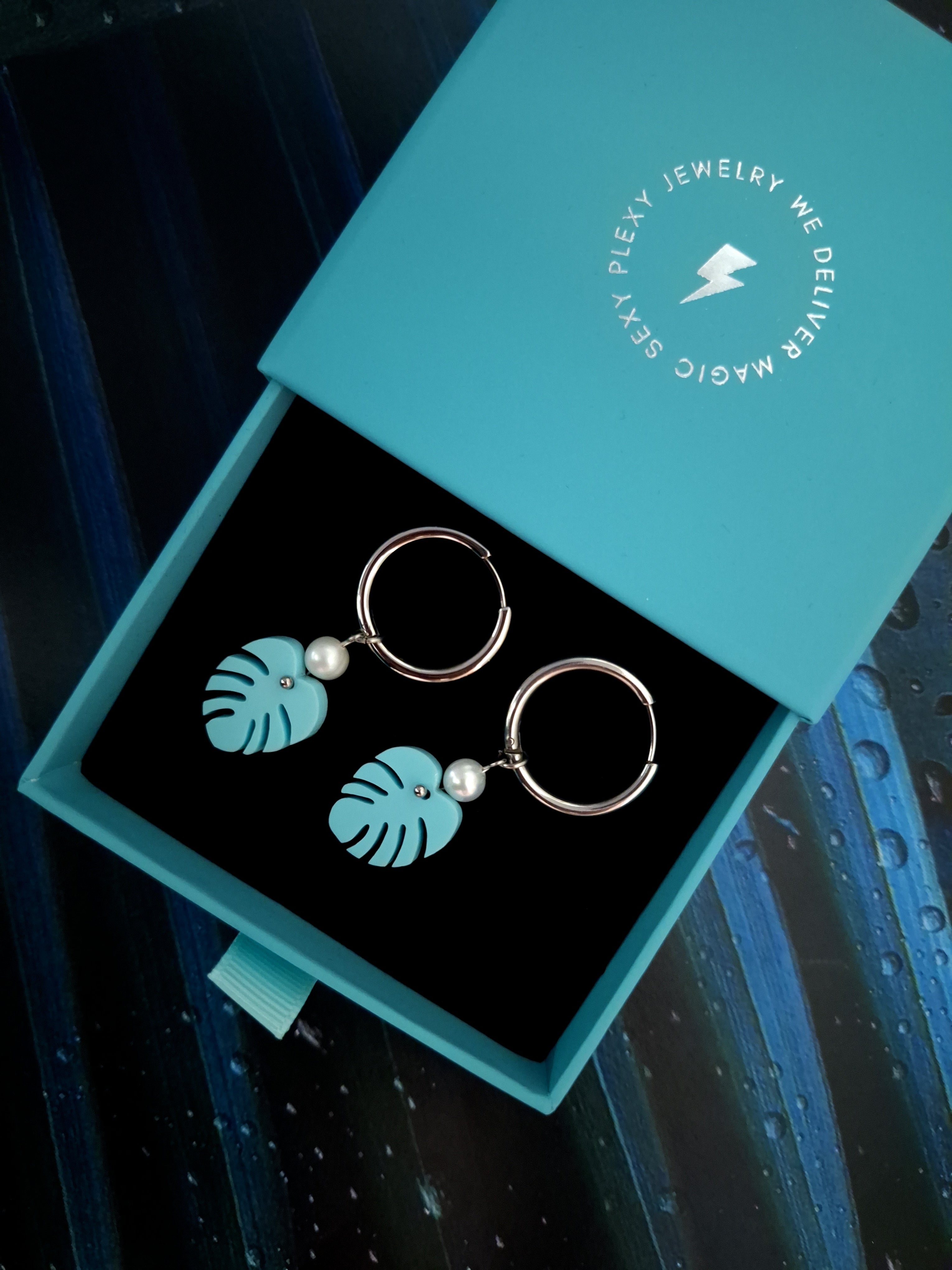TURQUOISE MONSTERA PEARL plexiglass earrings / TURQUOISE MONSTERA PEARL pleksiglas naušnice