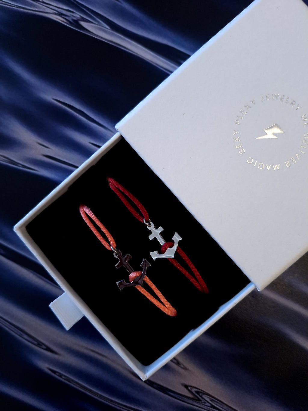 ANCHOR BOX string bracelets / ANCHOR BOX narukvice trakica