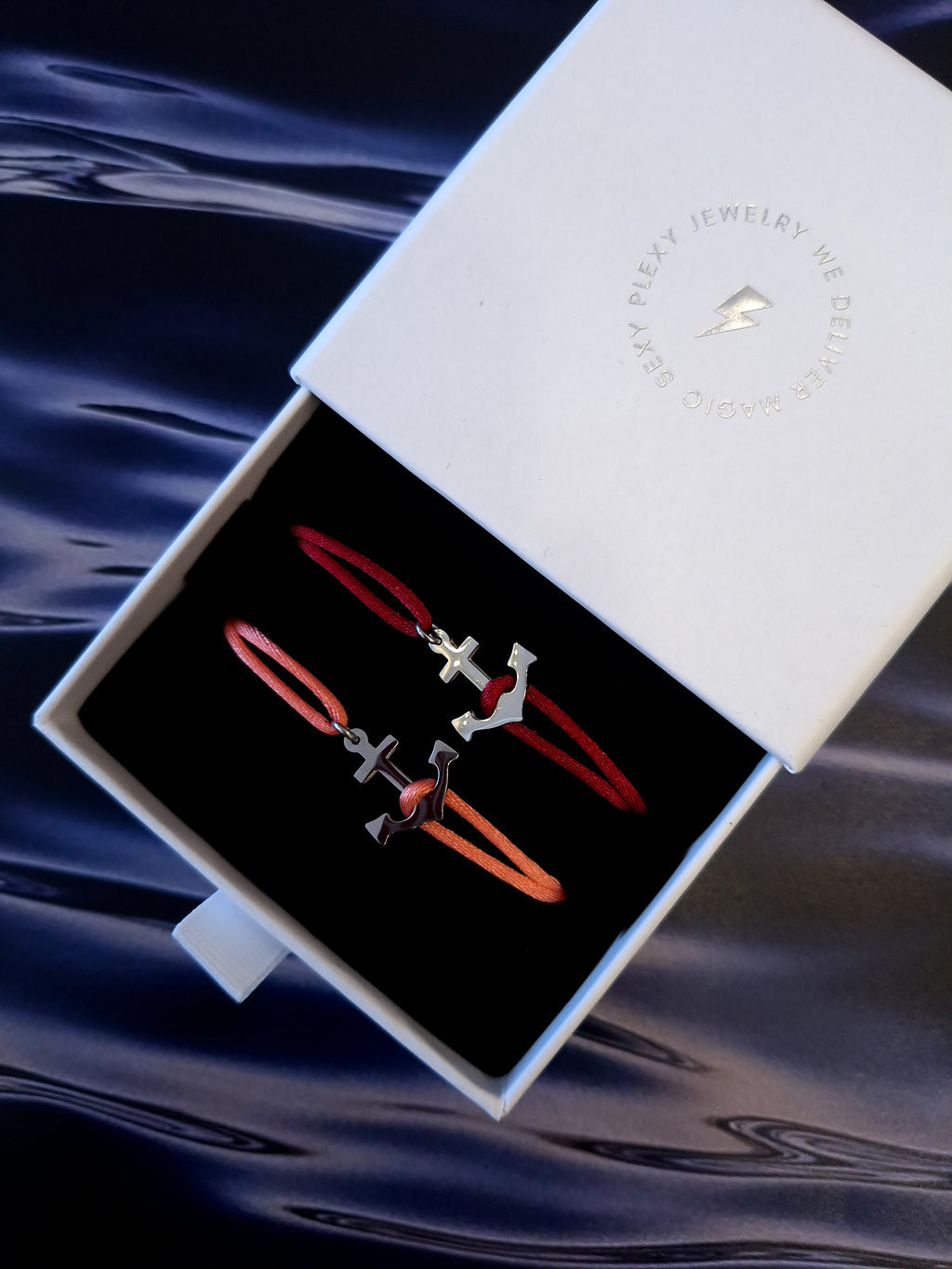 ANCHOR BOX string bracelets / ANCHOR BOX narukvice trakica