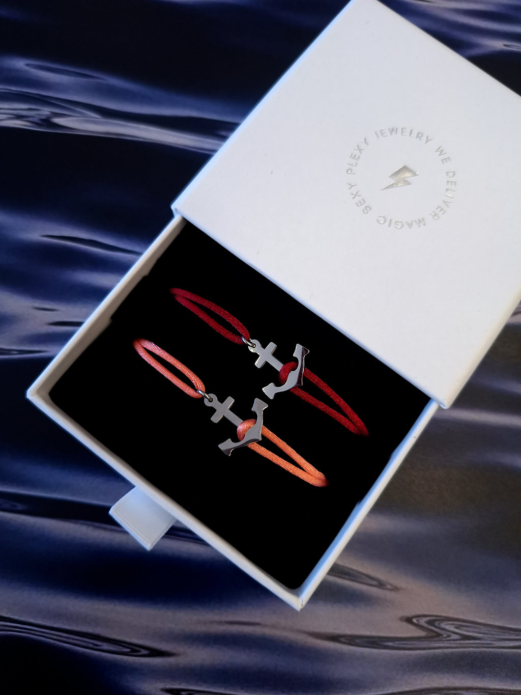 ANCHOR BOX string bracelets / ANCHOR BOX narukvice trakica