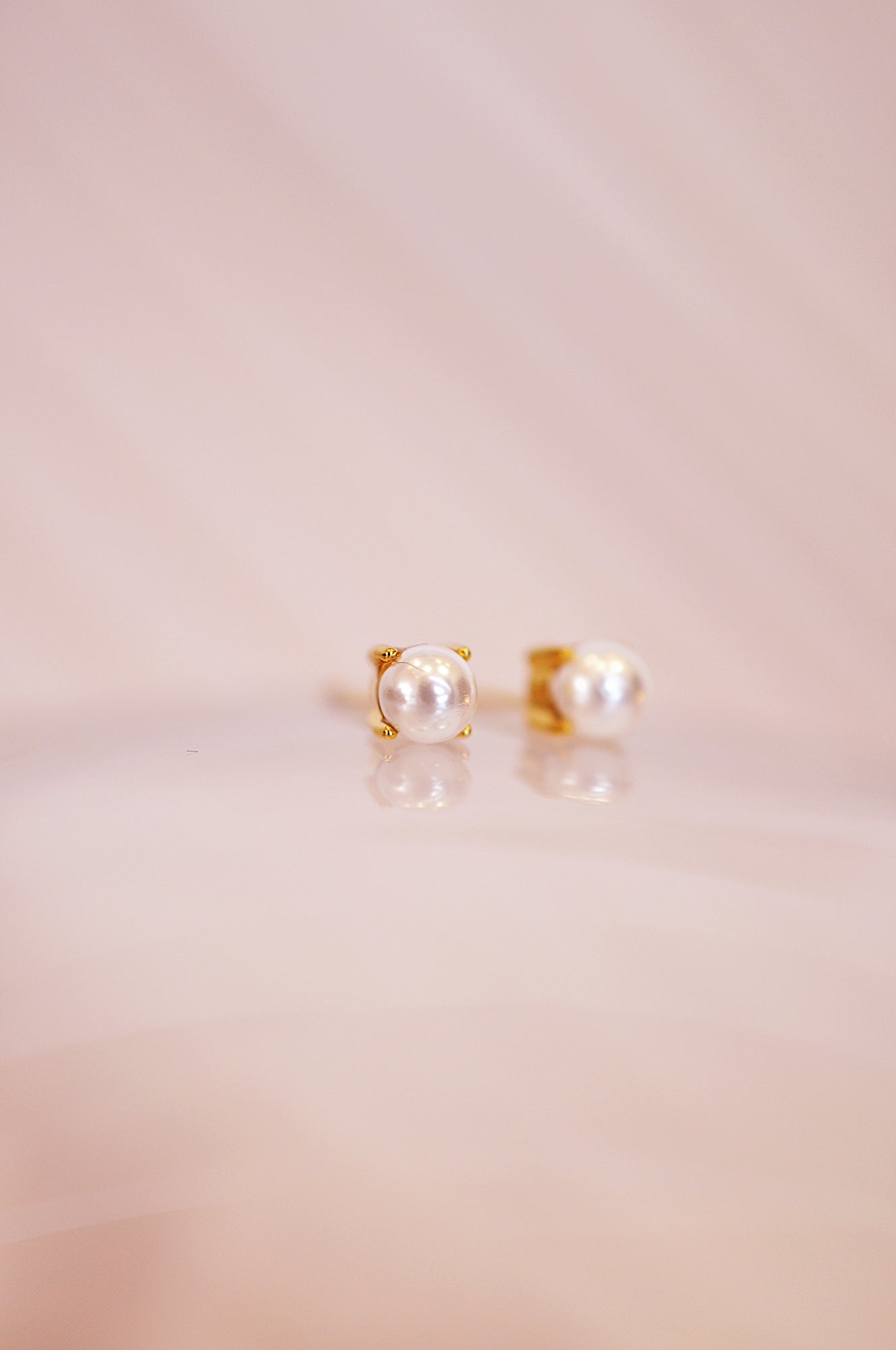 PEARL stud earrings / PEARL mini naušnice