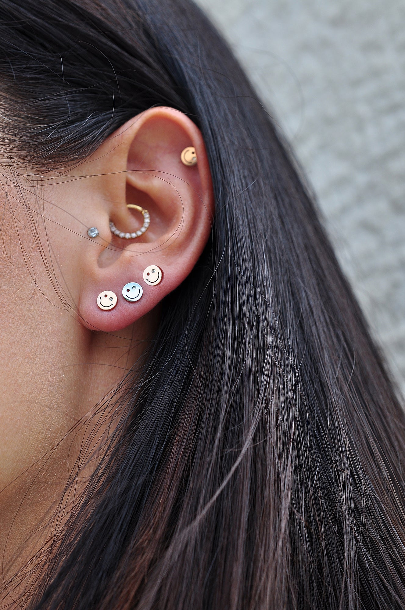 HAPPY stud earring / HAPPY stud naušnice