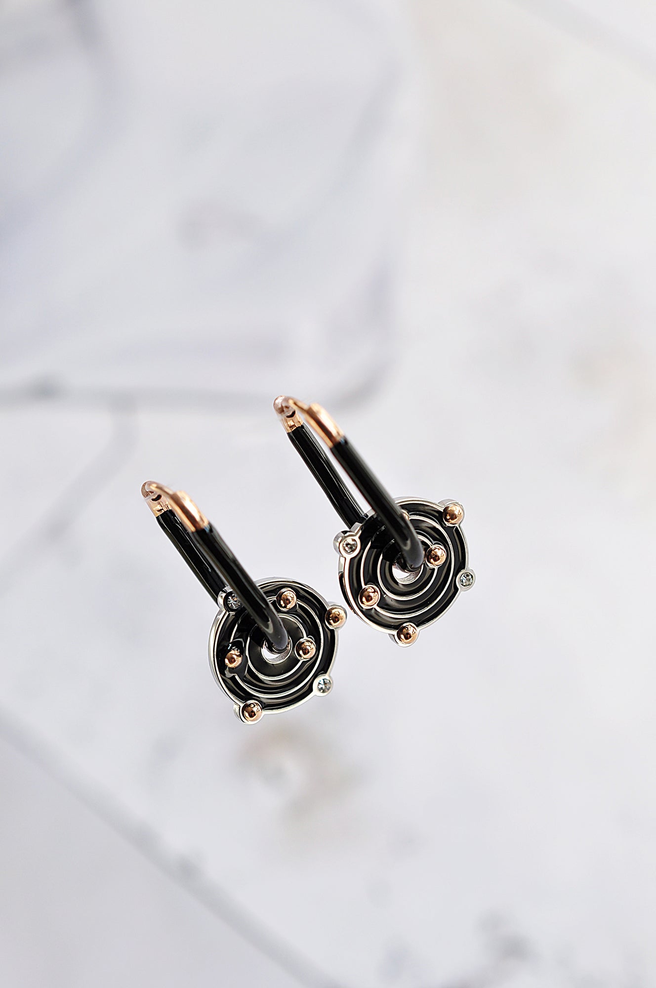 OUT OF SPACE black oval hoops / OUT OF SPACE crni ovalni ringovi