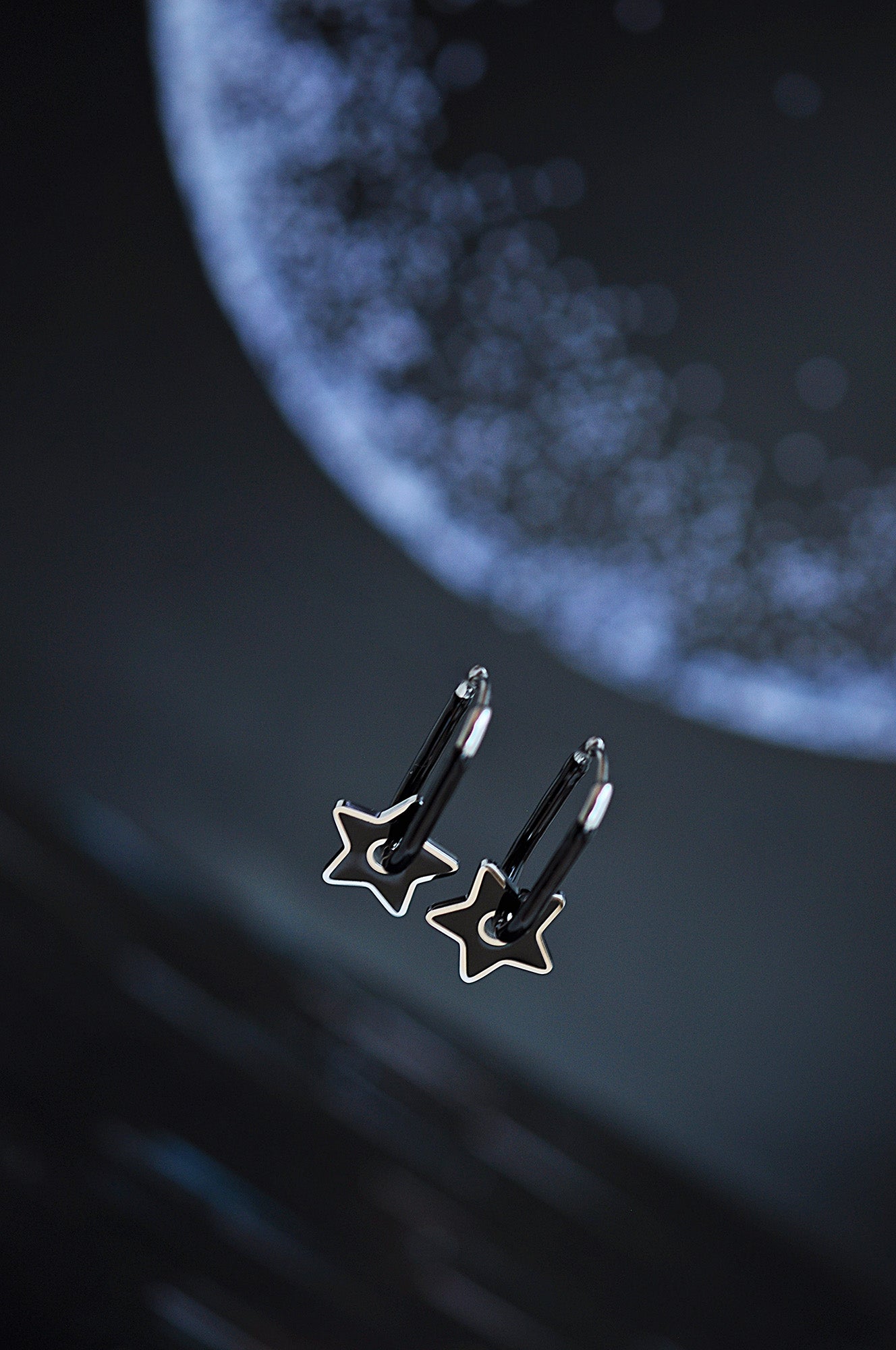 Die SCHWARZESTEN aller ovalen Creolen / Die SCHWARZESTEN aller ovalen Ringe