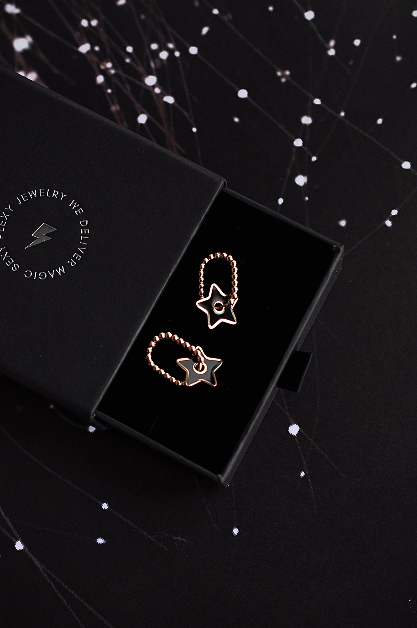 Ovale Creolen mit Tropfendesign „Black Star“ 