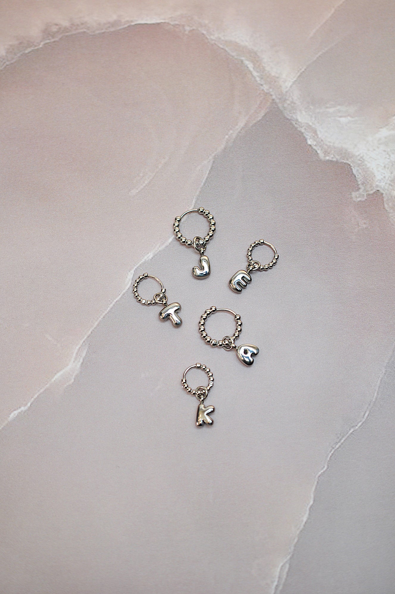 LOVE LETTERS mini dot hoops / LOVE LETTERS mini dot ringovi