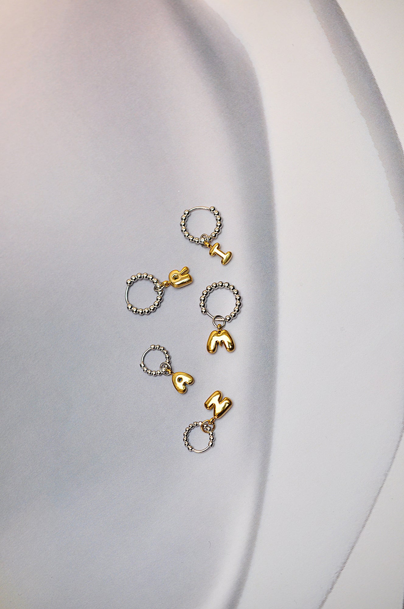 LOVE LETTERS mini dot hoops / LOVE LETTERS mini dot ringovi