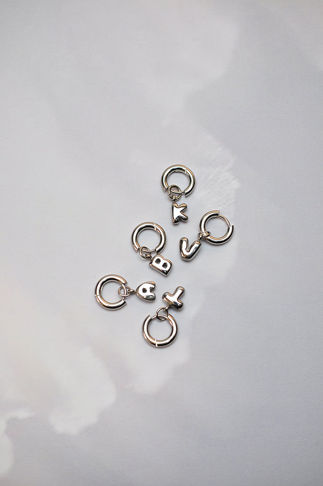 LOVE LETTERS mini hoops / LOVE LETTERS mini ringovi