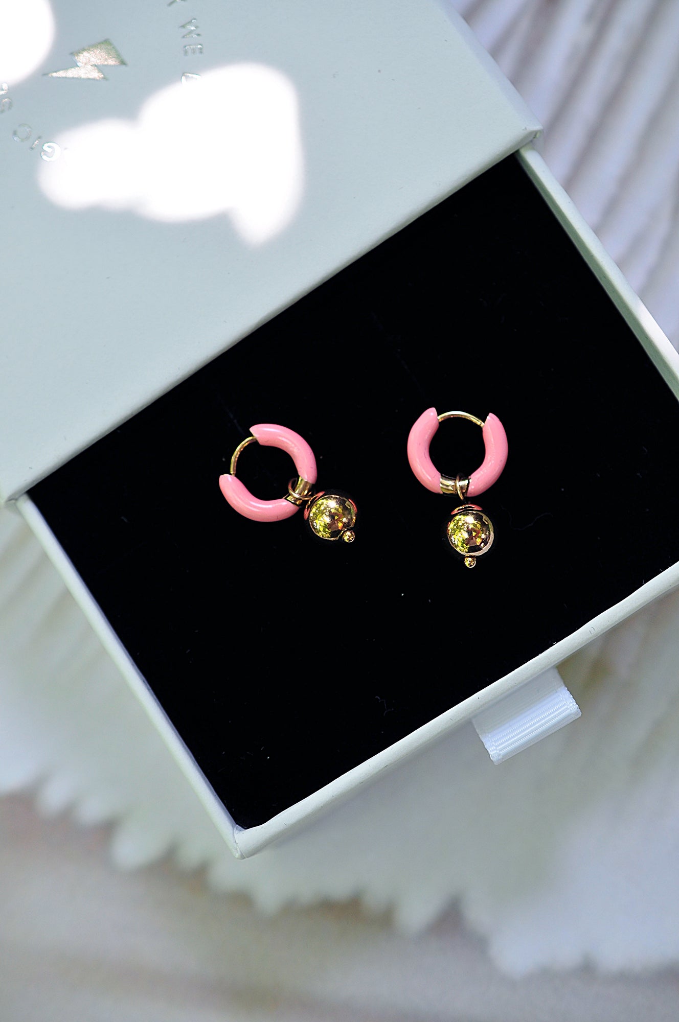 COSMOPOLITAN METAL PEARL mini hoop / COSMOPOLITAN METAL PEARL mini ringovi