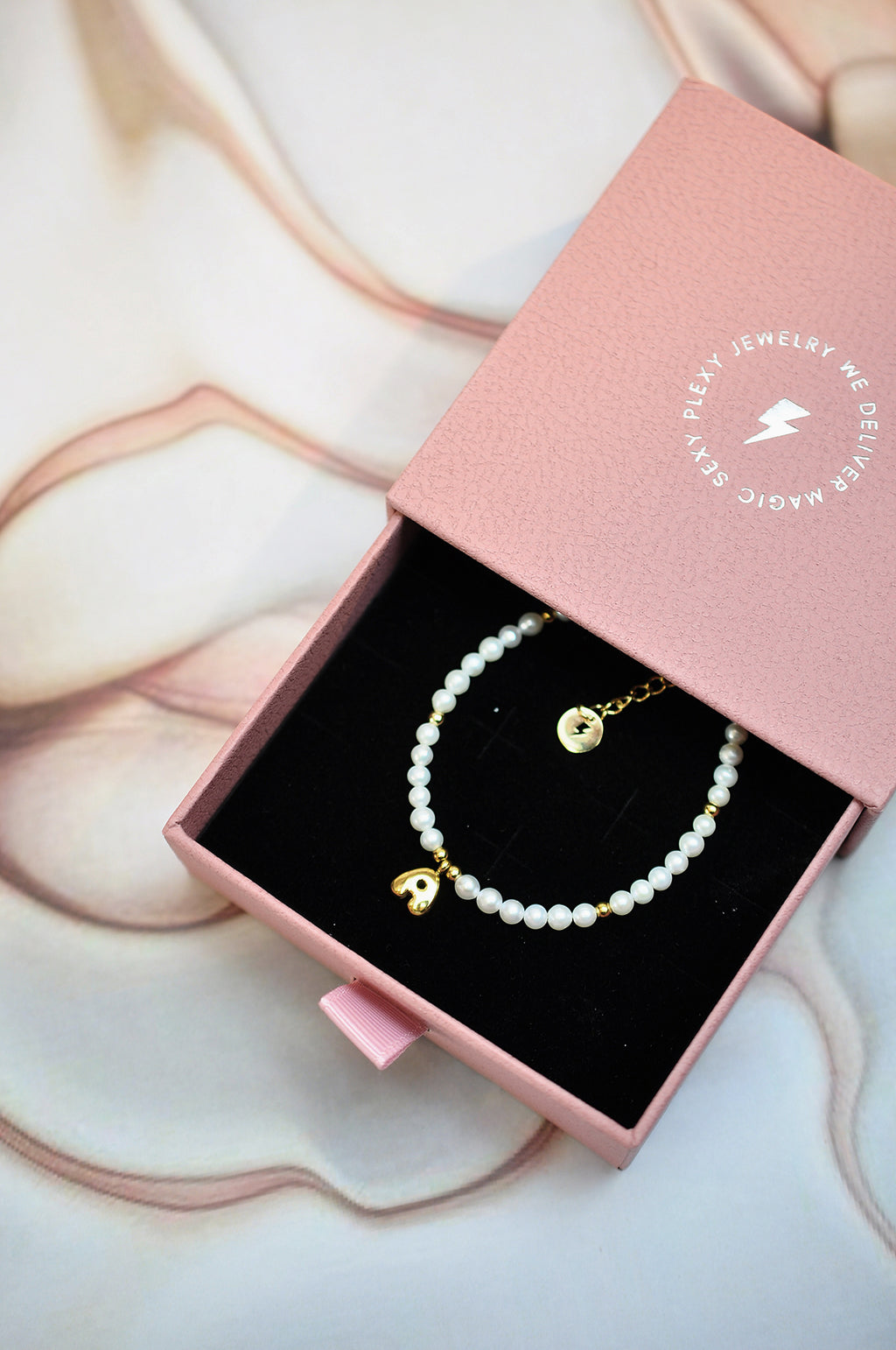 LOVE LETERS pearl bracelet / LOVE LETERS biserna narukvica