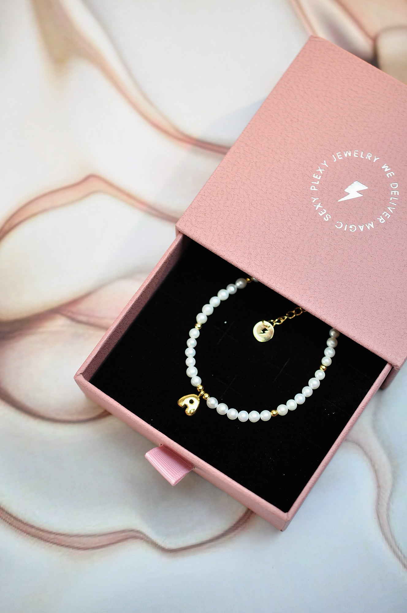 LOVE LETERS pearl bracelet / LOVE LETERS biserna narukvica