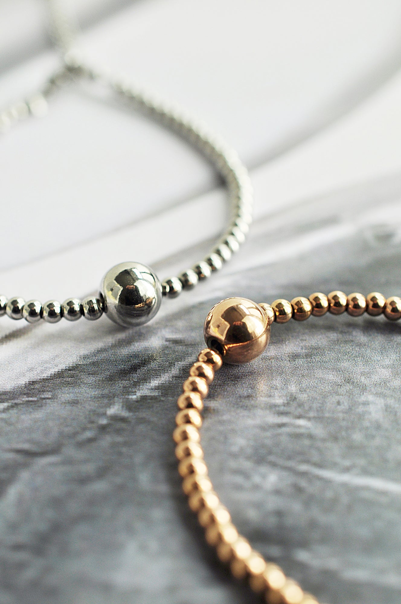 Zapestnica iz kroglic SNOW PEARL