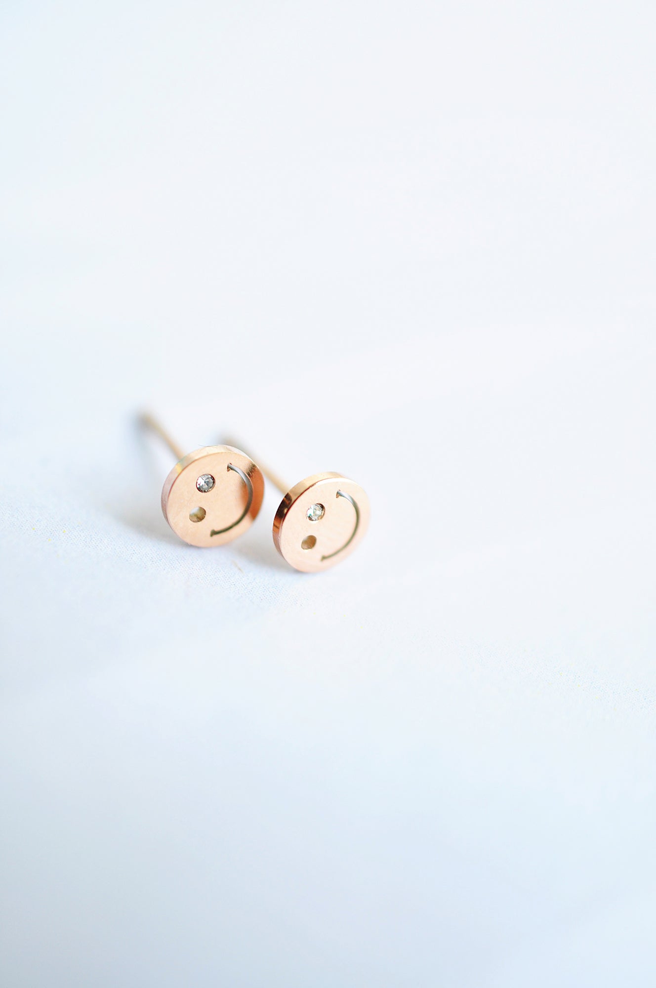 HAPPY stud earring / HAPPY stud naušnice
