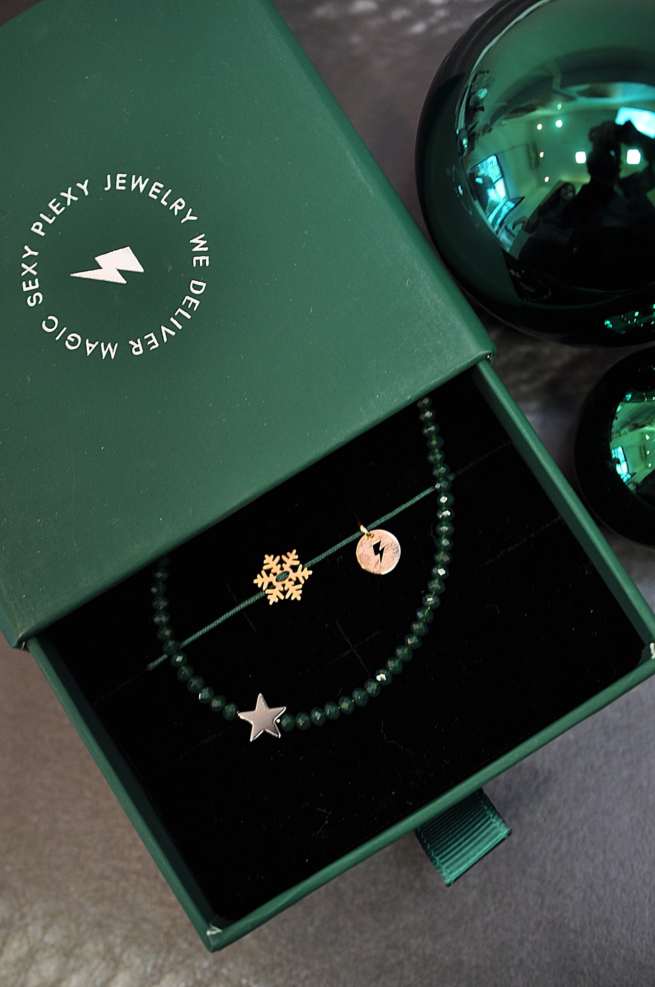 GIFT BOX snowflake magic