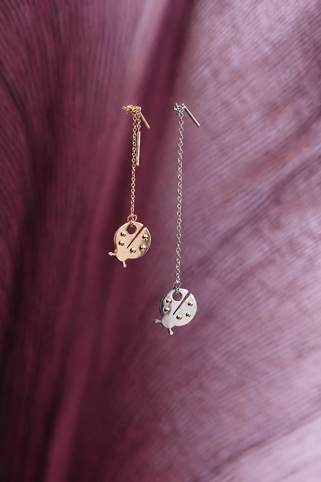 LADYBUG chain earring / LADYBUG viseće naušnice