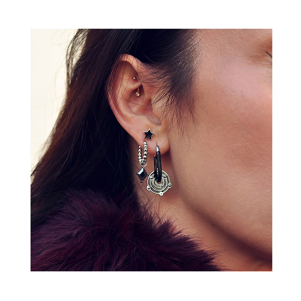 OUT OF SPACE black oval hoops / OUT OF SPACE crni ovalni ringovi