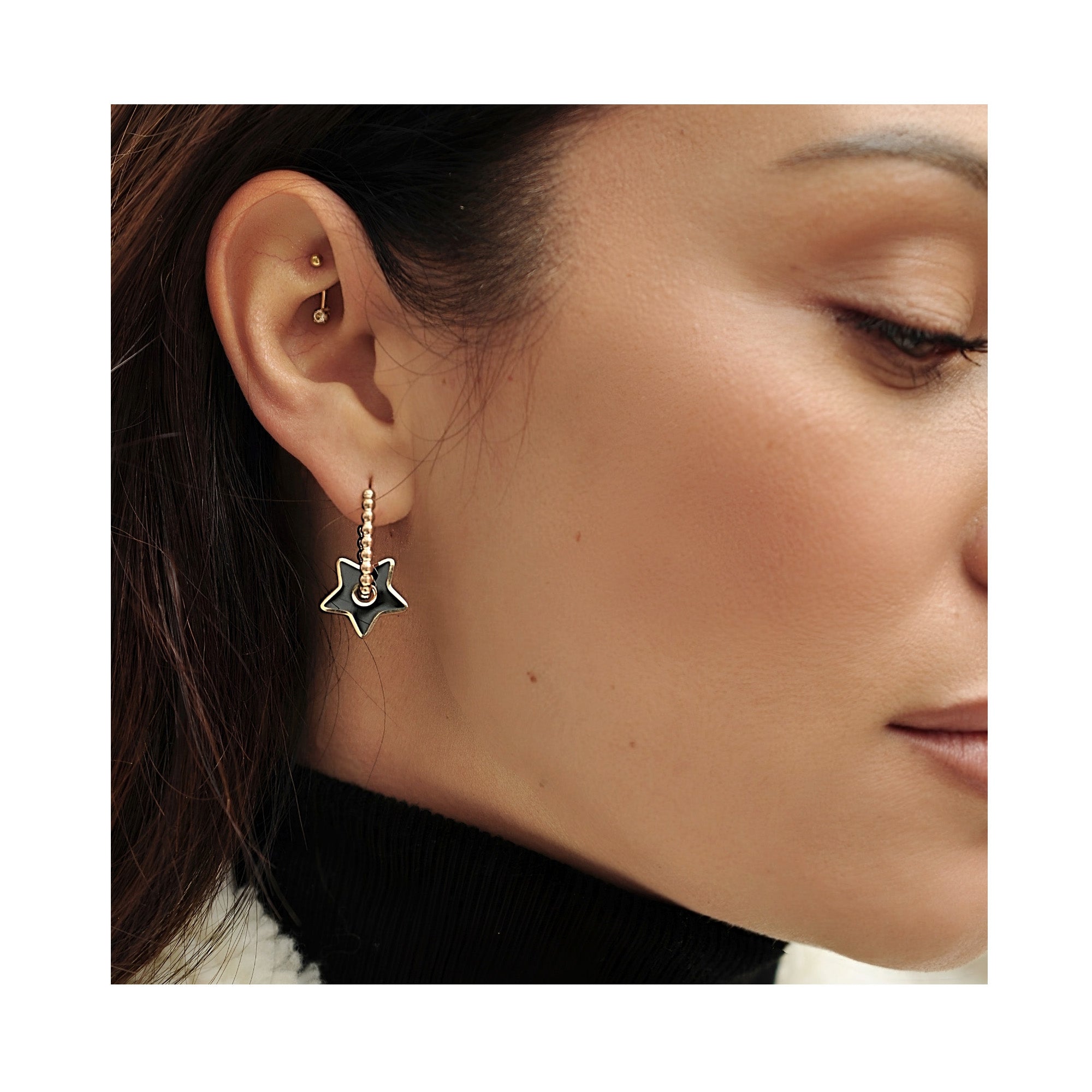 Ovale Creolen mit Tropfendesign „Black Star“ 