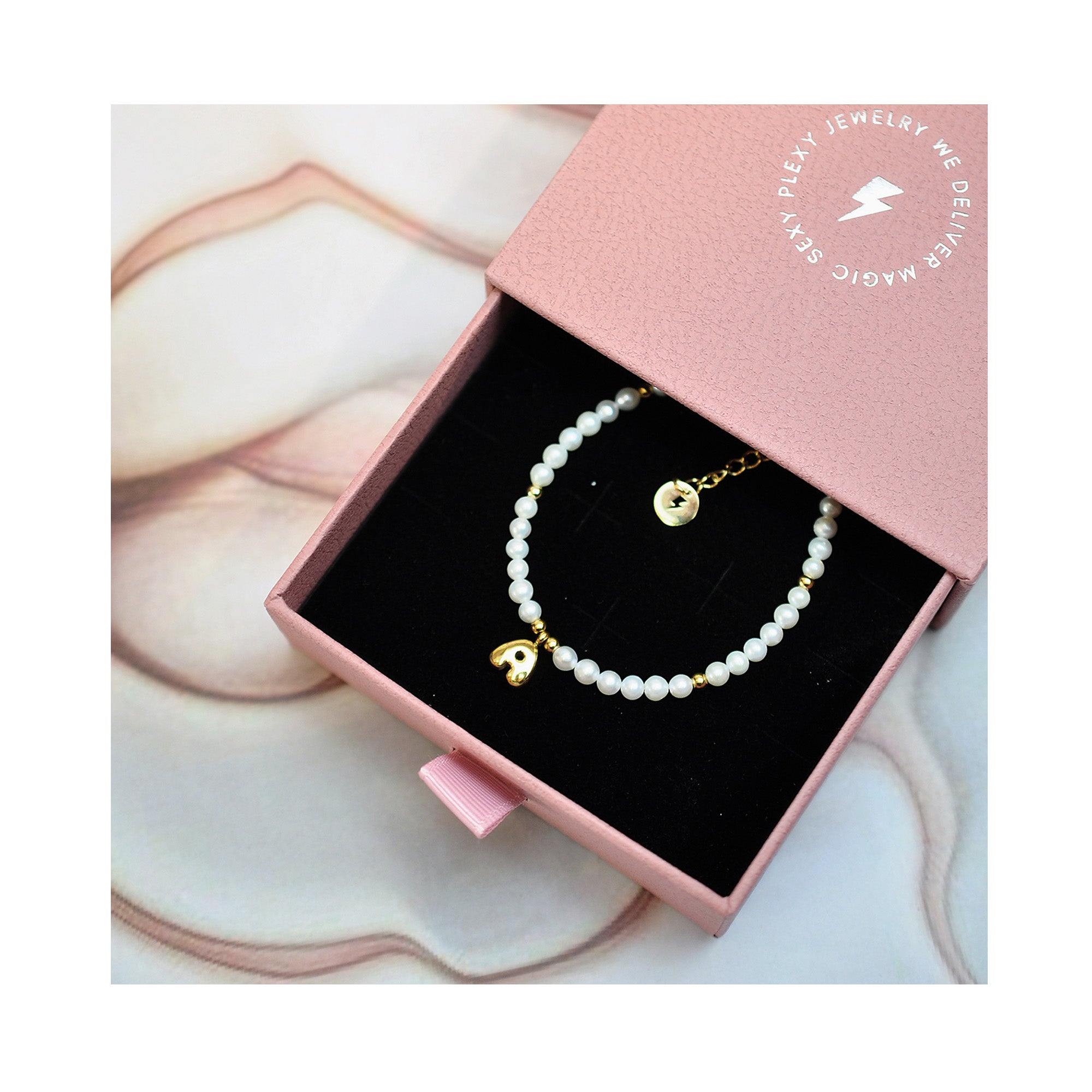 LOVE LETERS pearl bracelet / LOVE LETERS biserna narukvica