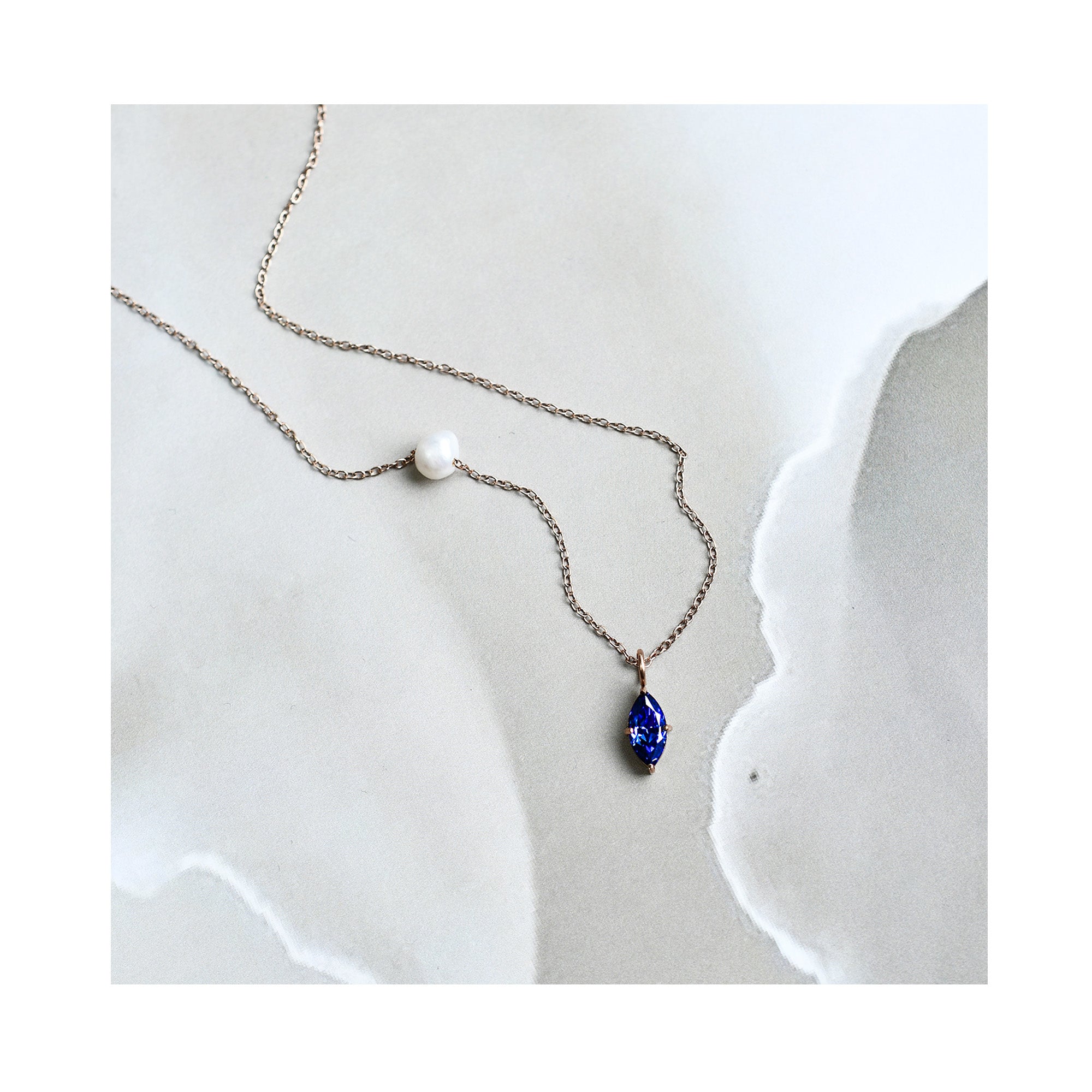 BLUE ROCK single necklace / BLUE ROCK jednostruka ogrlica