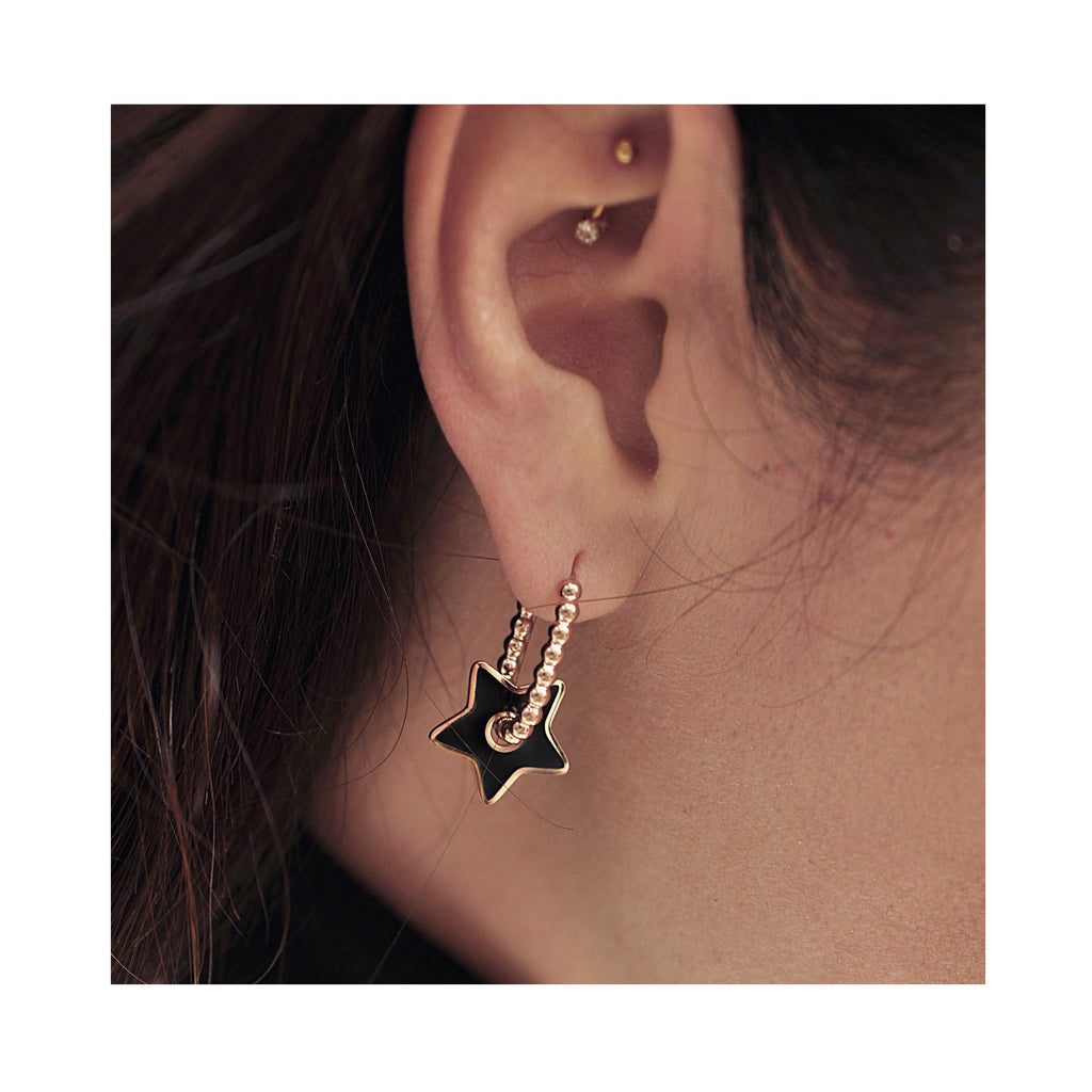 Ovale Creolen mit Tropfendesign „Black Star“ 