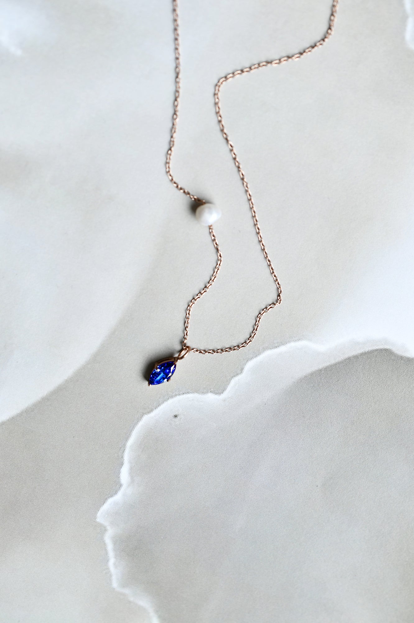 BLUE ROCK single necklace / BLUE ROCK jednostruka ogrlica
