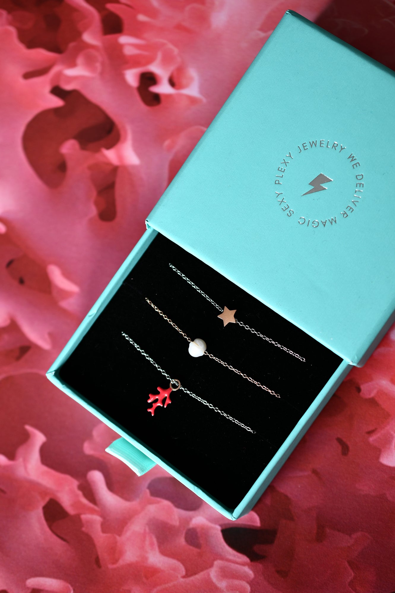 RED CORAL triple necklace / RED CORAL trostruka ogrlica